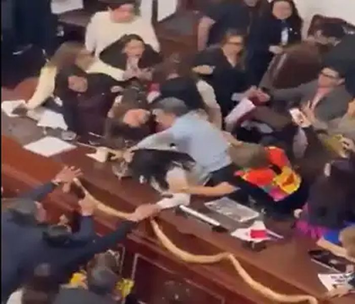 Chaos inside mexico city congress