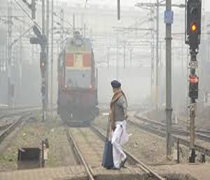 Delhi train status