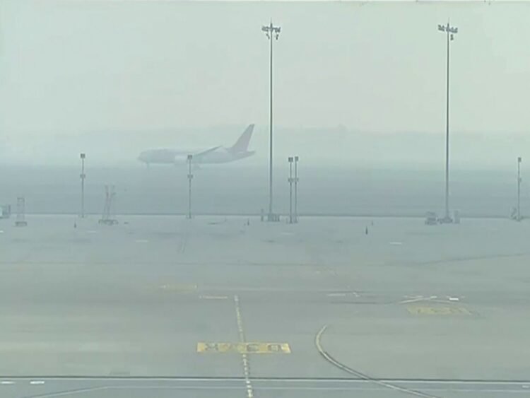 Flight status delhi airport