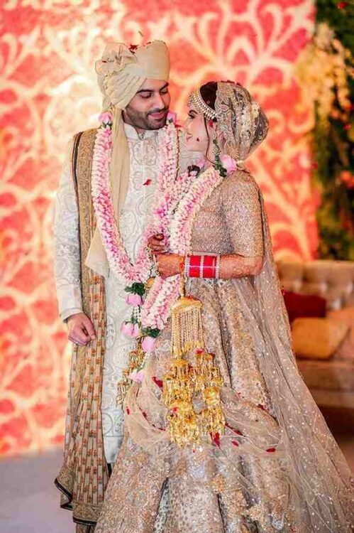 Wedding gatecrashers and organized theft