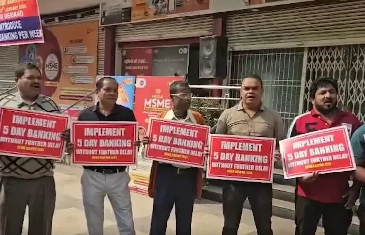 Nationwide : bank strike disrupts public sector services over five-day workweek demand