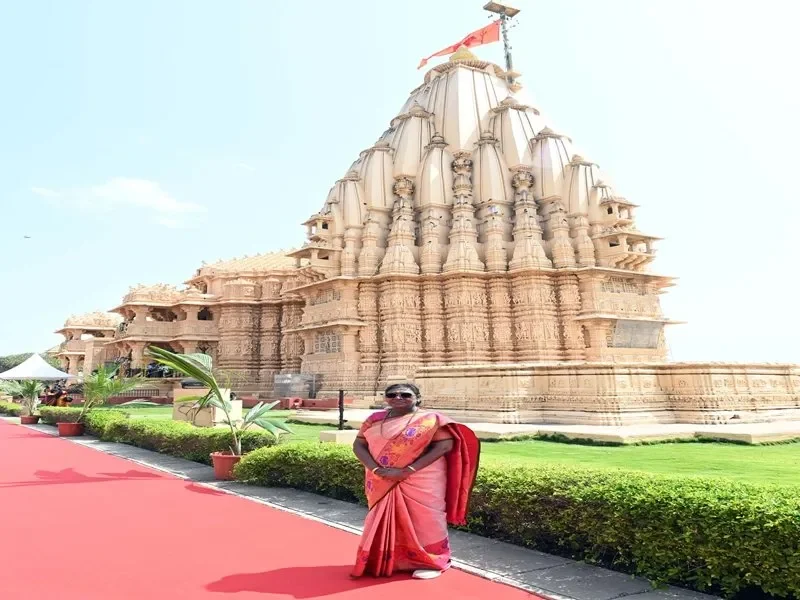 Gujarat-cm-temple-gir-visit