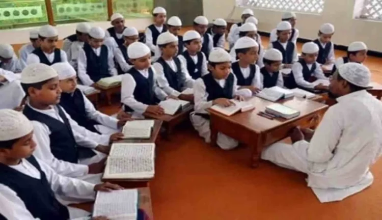 Mumbai madrasa : marks republic day with education and civic commitment
