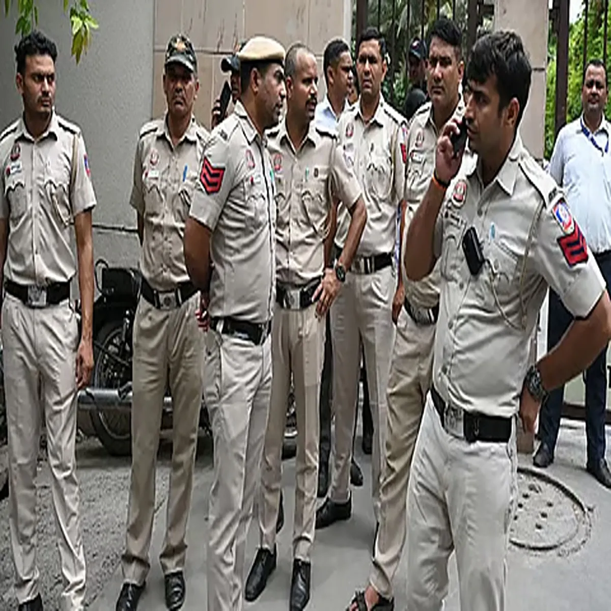Murder two brothers arrested delhi loan