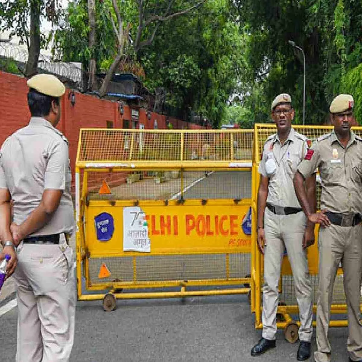 Crime gunshots fired east delhi residence