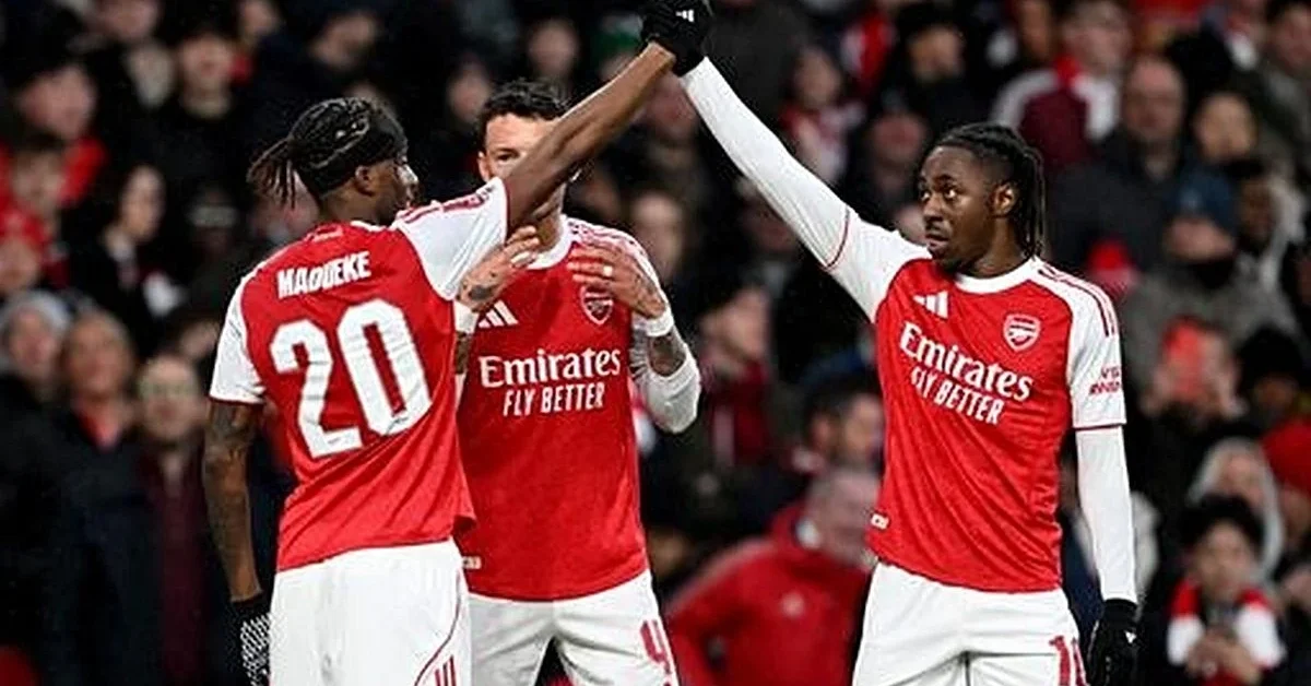 Cup arsenal cruise into last dominant