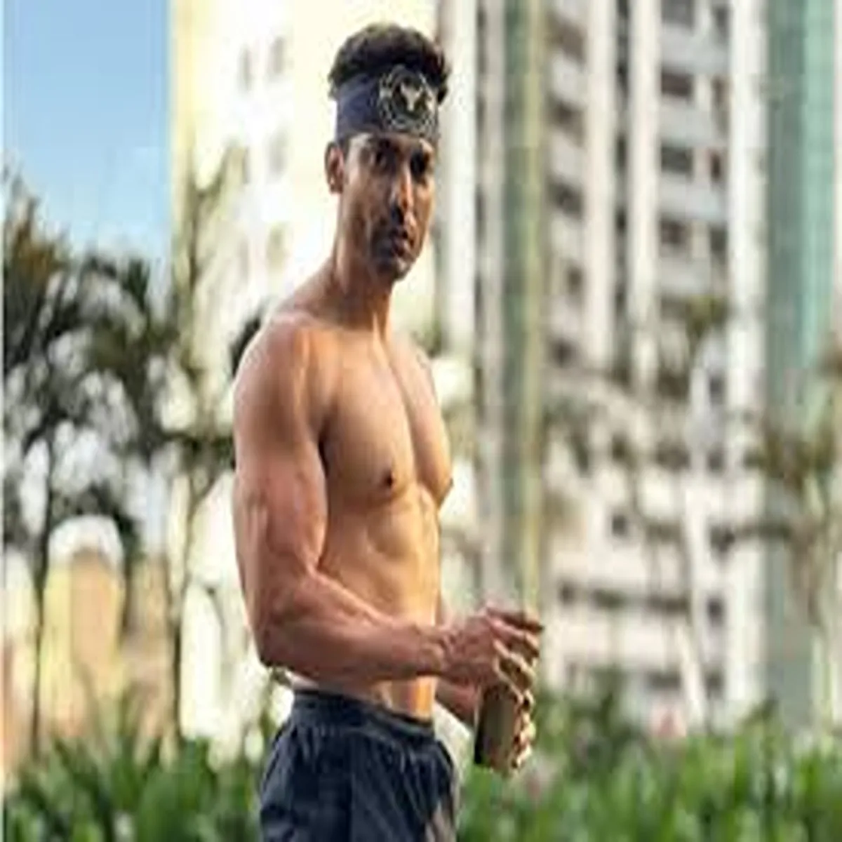 Stunts gurmeet choudhary performs risky action