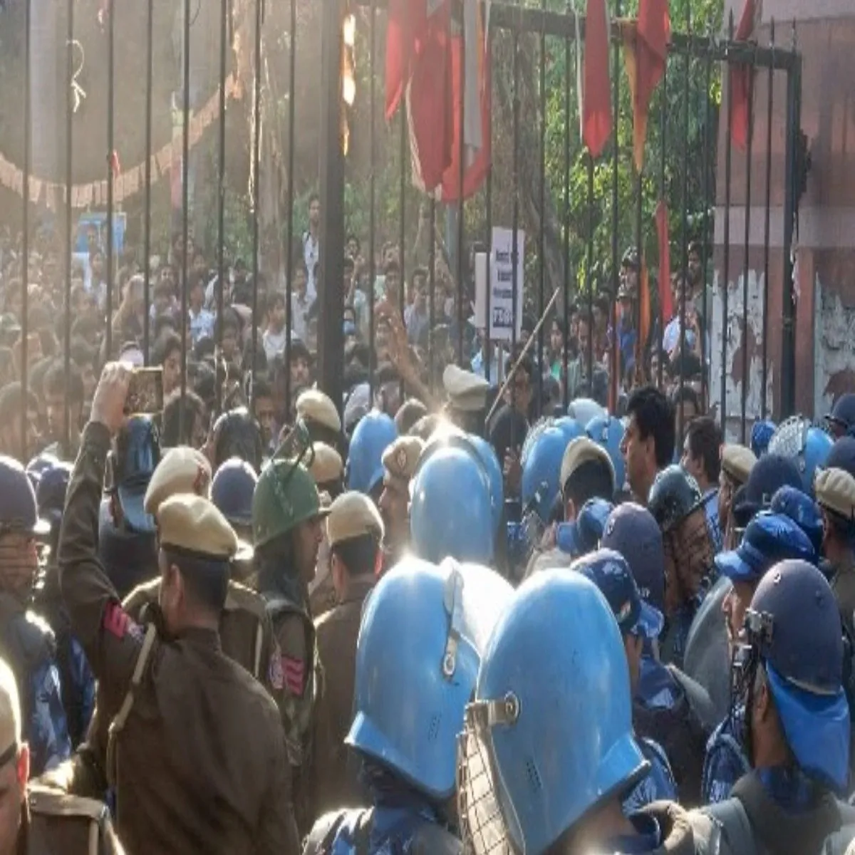 Campusprotest heavy security deployed jnu march