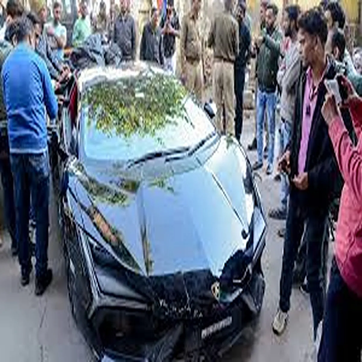 Accident luxury car crash kanpur leaves