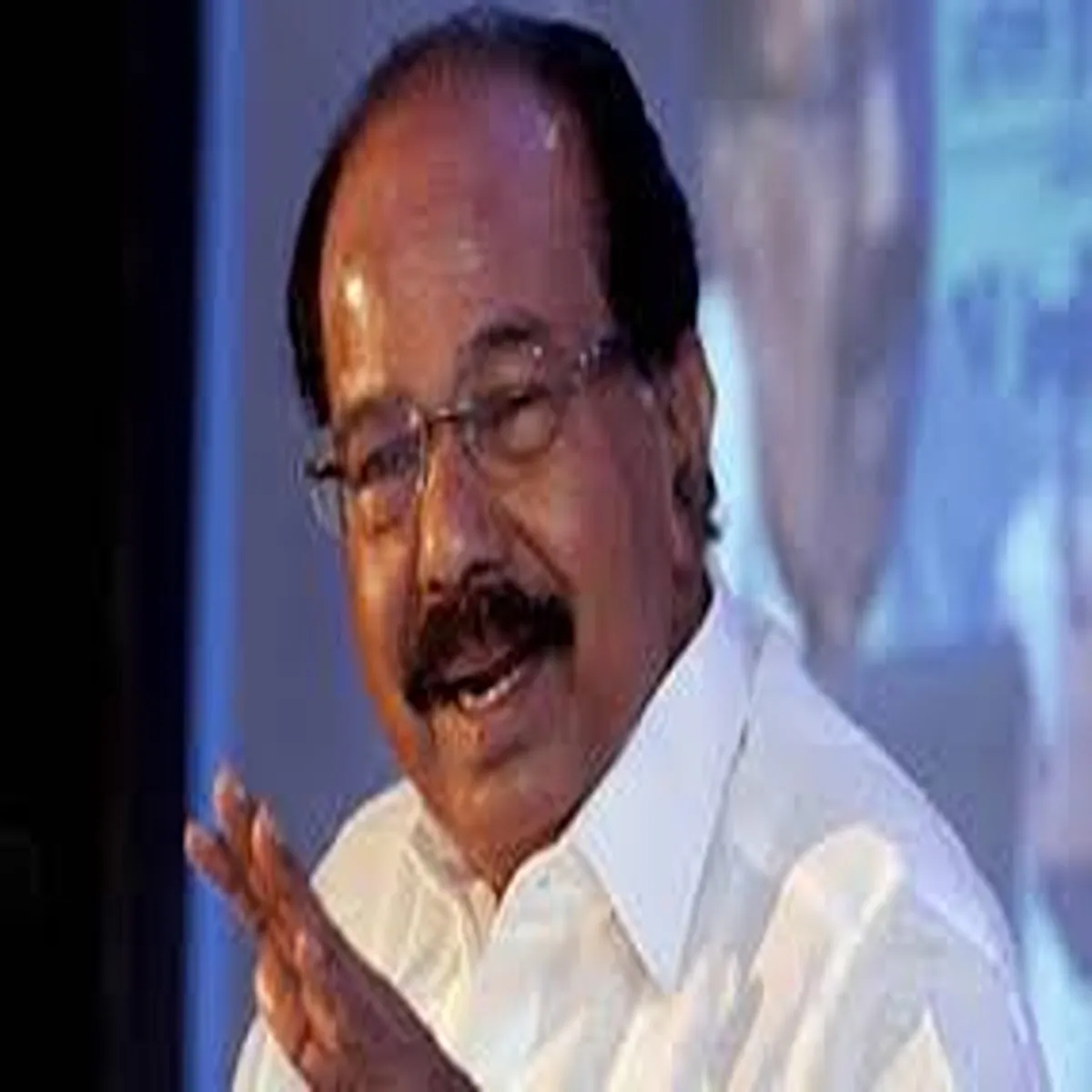 Cabinet moily stresses merit amid karnataka