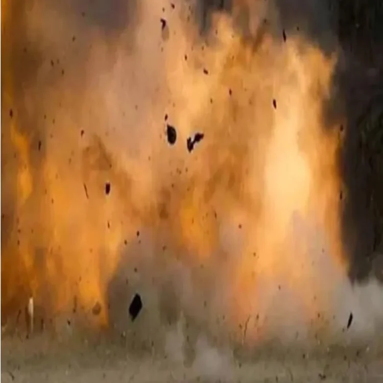 Lpg explosion delhi fire injuries