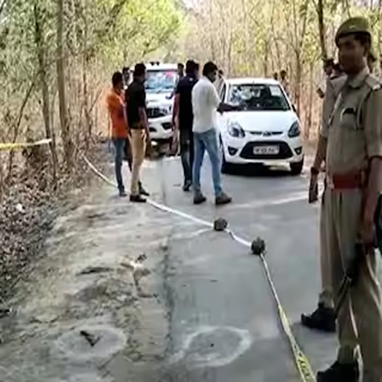 Lucknow vehicle check gunfire arrest