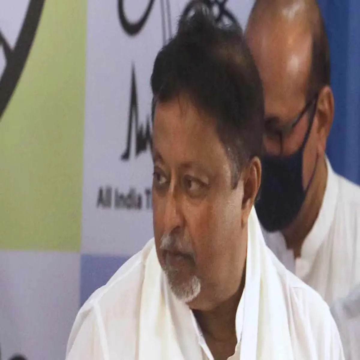 Politics veteran leader mukul roy dies