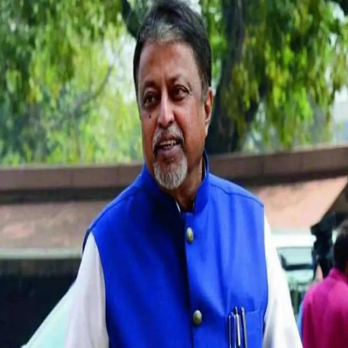 Politics veteran leader mukul roy dies