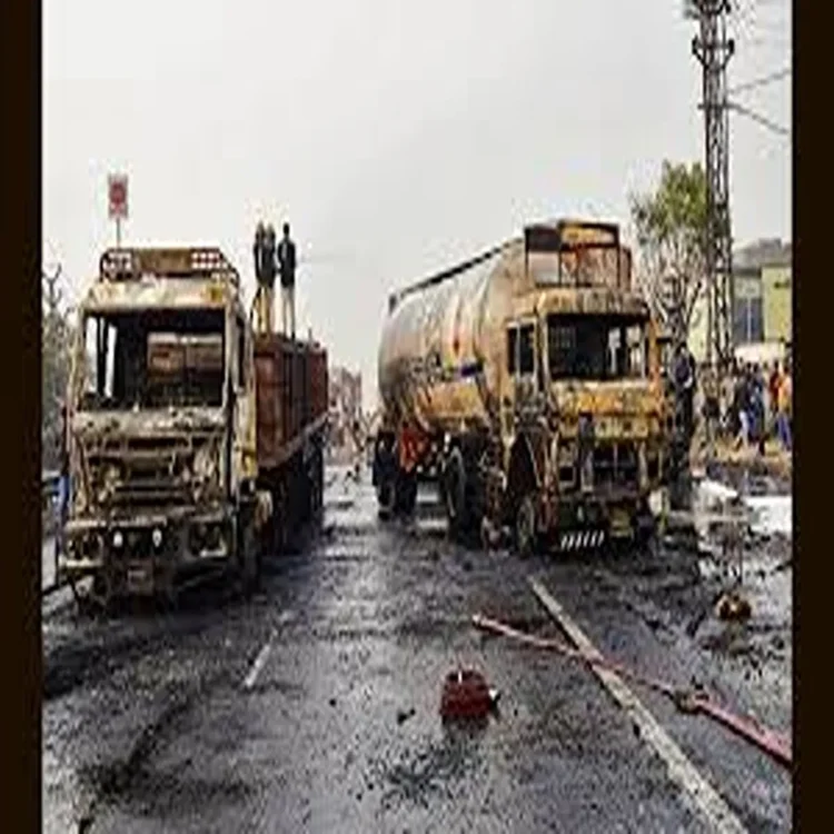 Mumbai pune expressway tanker crash