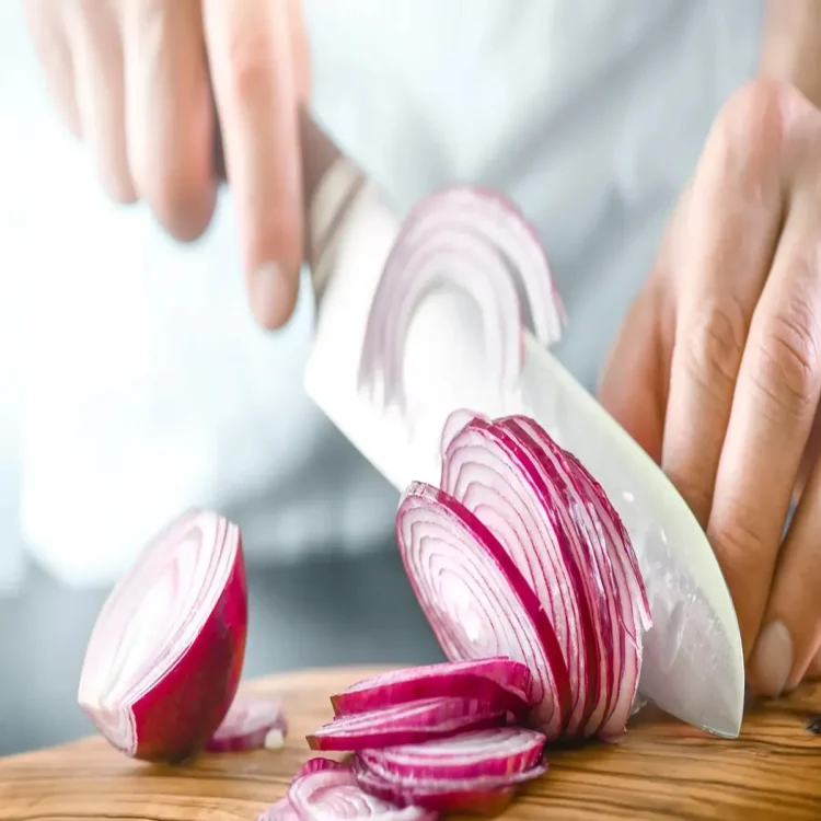 Onion health benefits risks raw