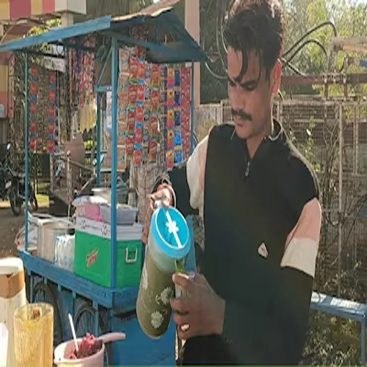 Shivpuri youth juice stall success