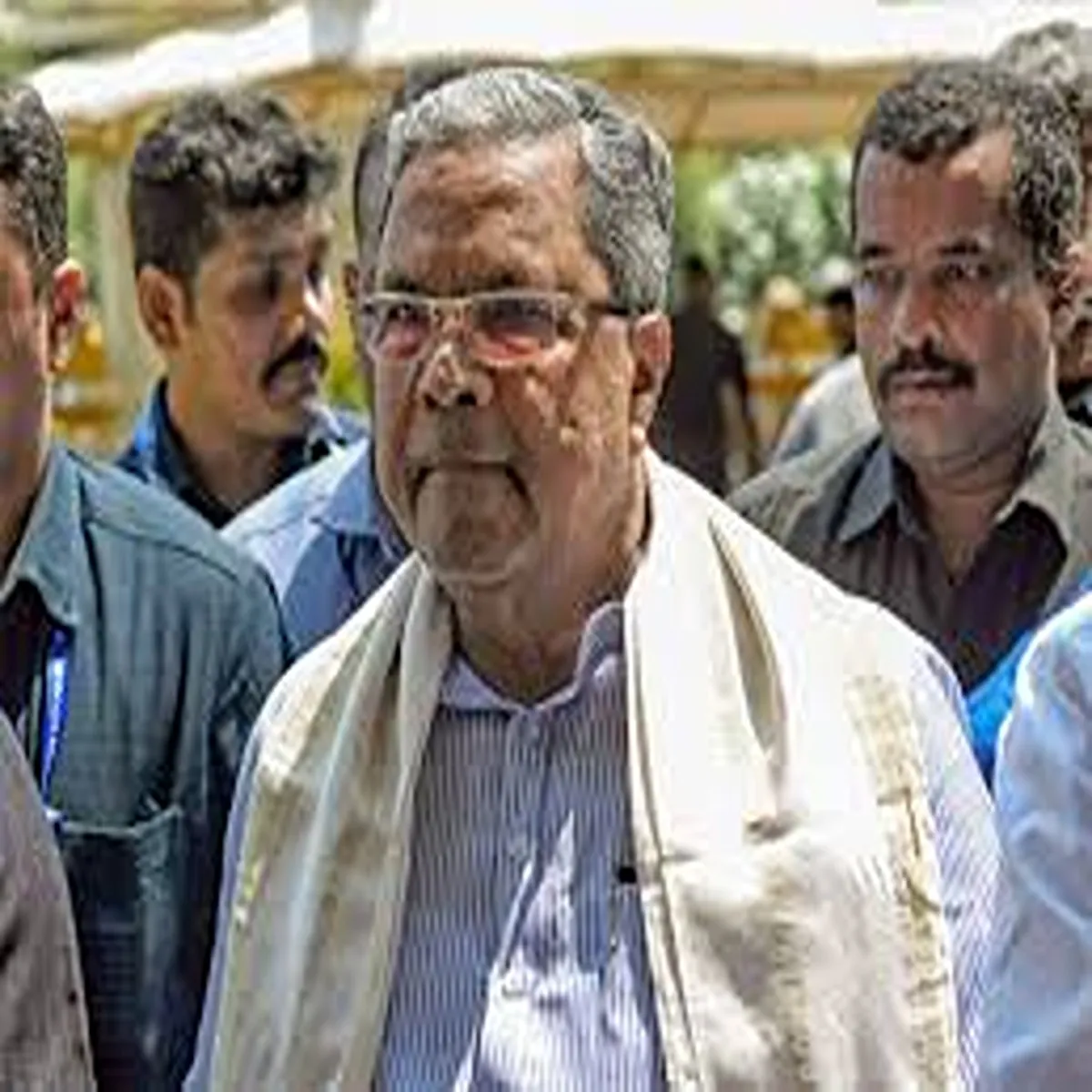 Tradedeal siddaramaiah demands resignation over pact