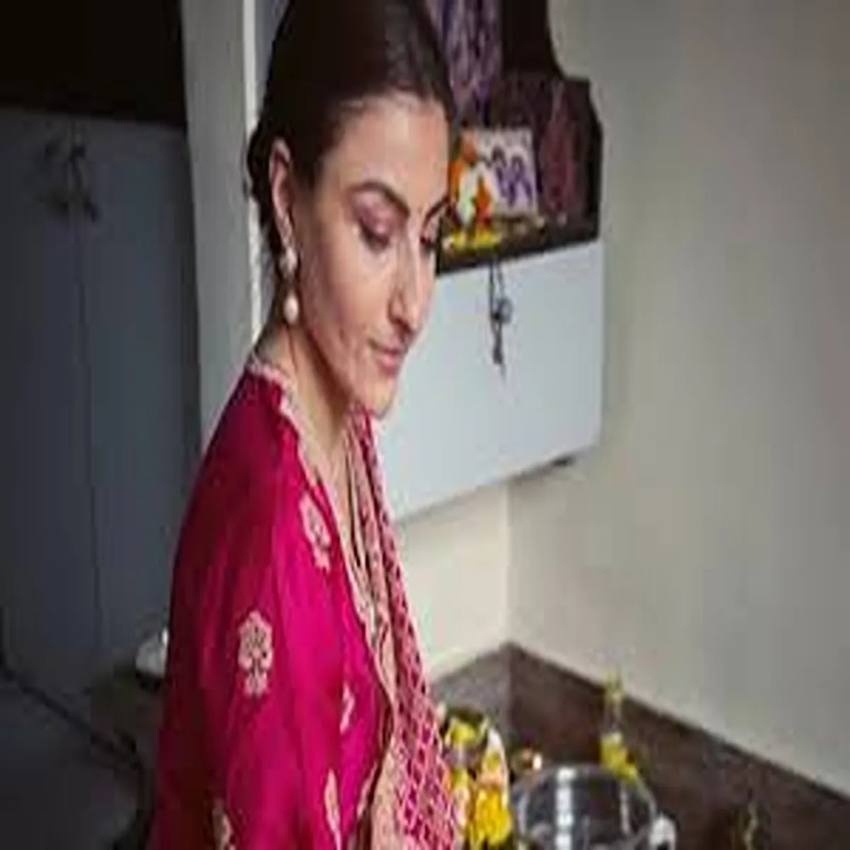 Celebrity soha ali khan shares playful