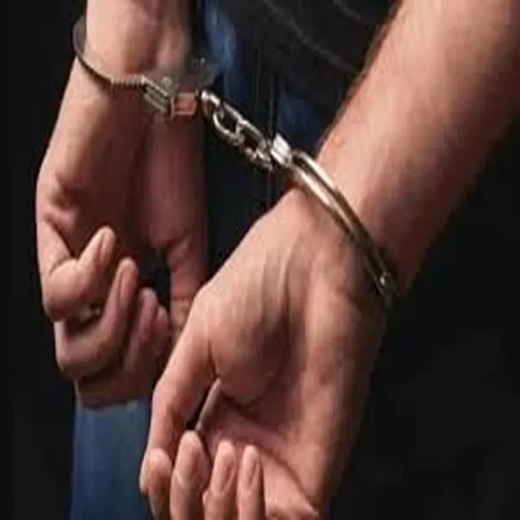 South delhi 15 lakh theft arrest