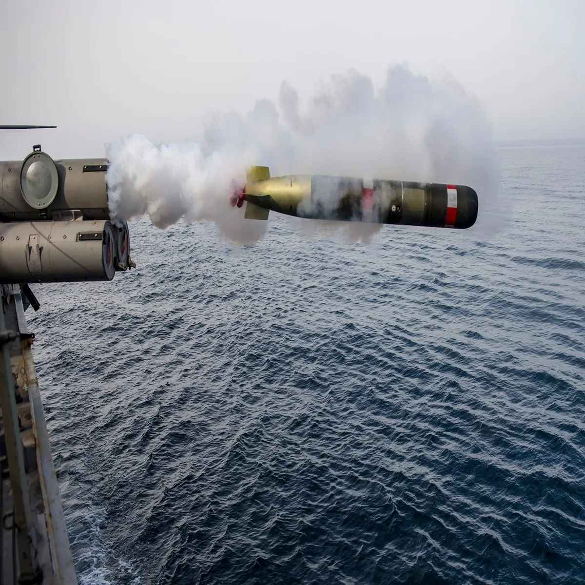 Submarinemissiles navy begins search long range