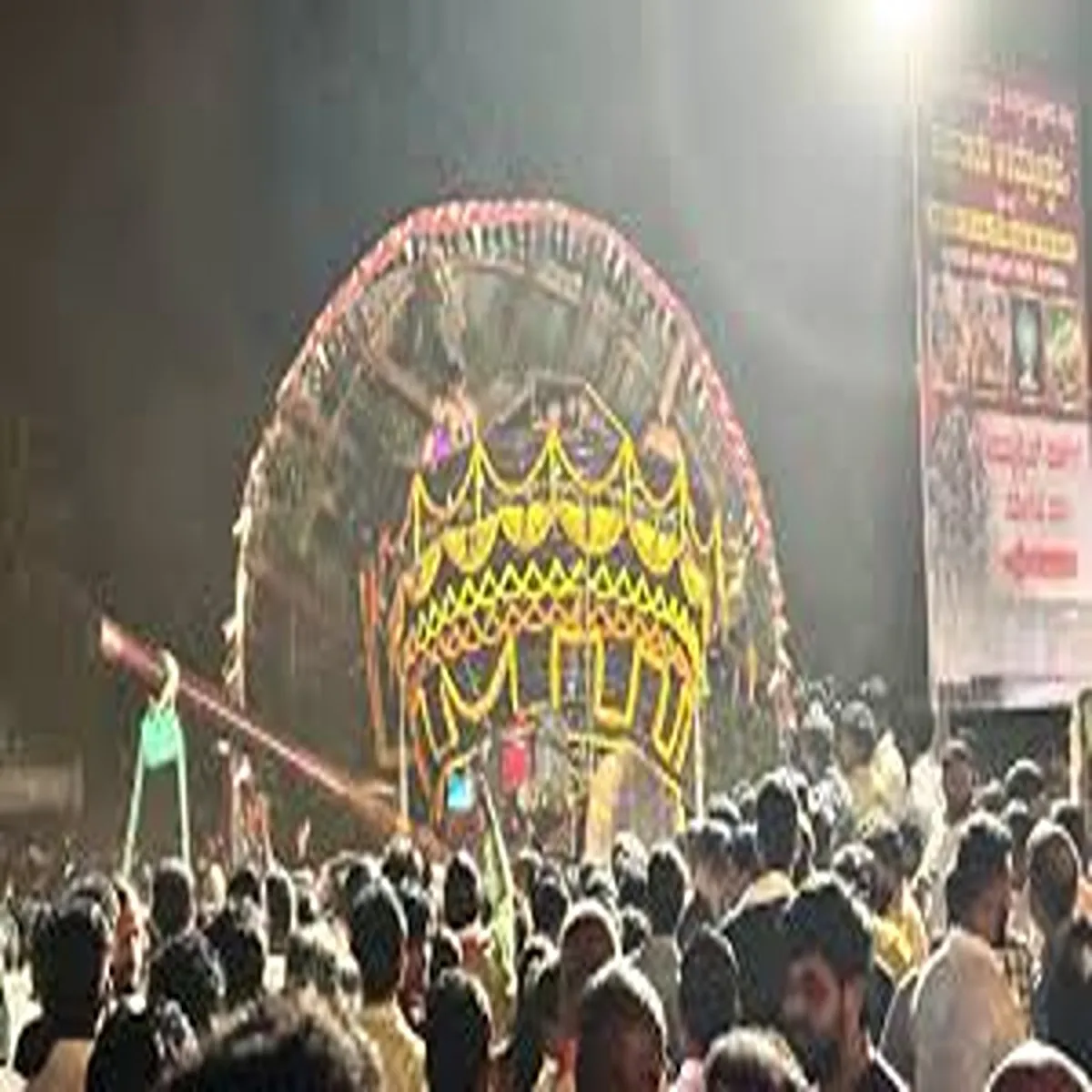 Templechariotaccident seven injured after chariot collapse