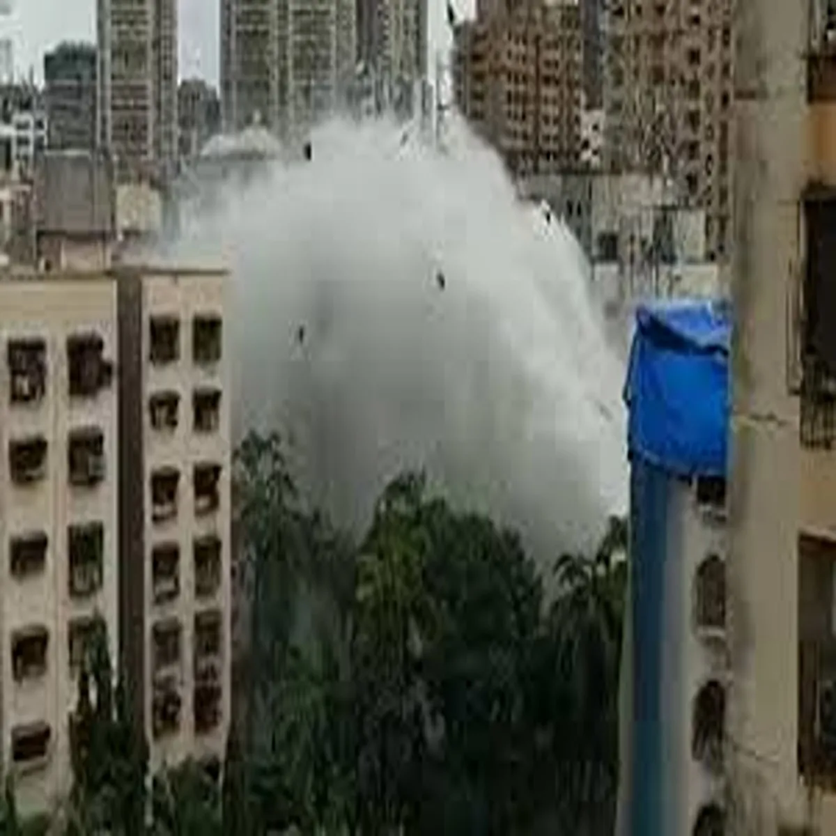 Watersupply pipeline burst disrupts andheri west