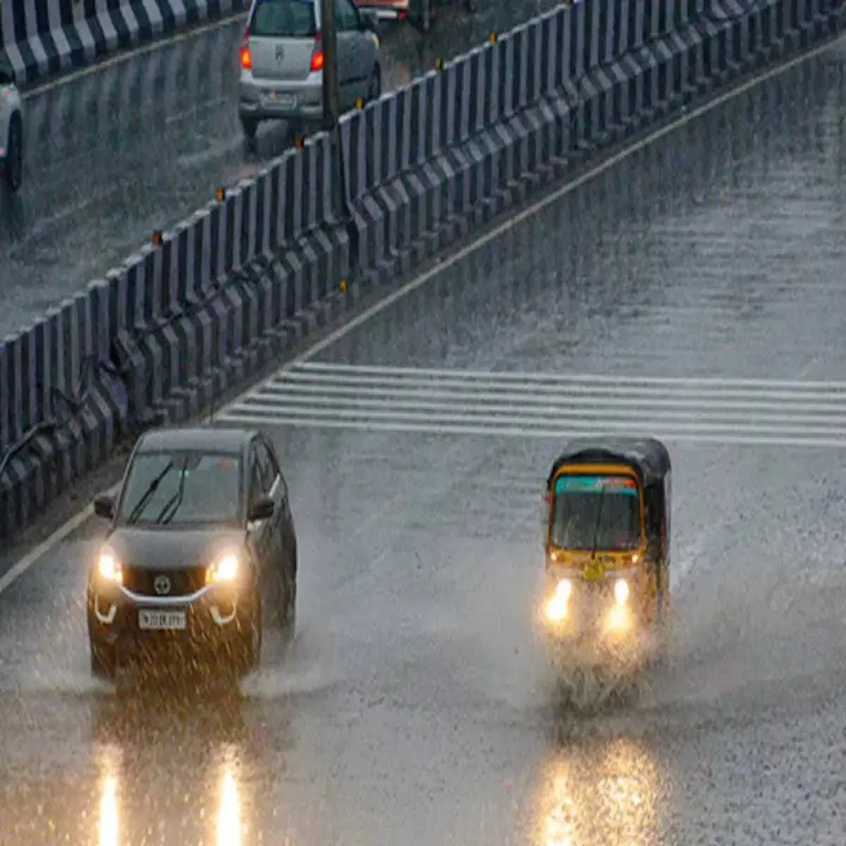 Weather moderate rain likely western ghats