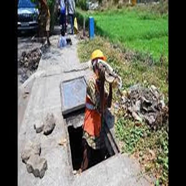 Accident worker dies drain cleaning