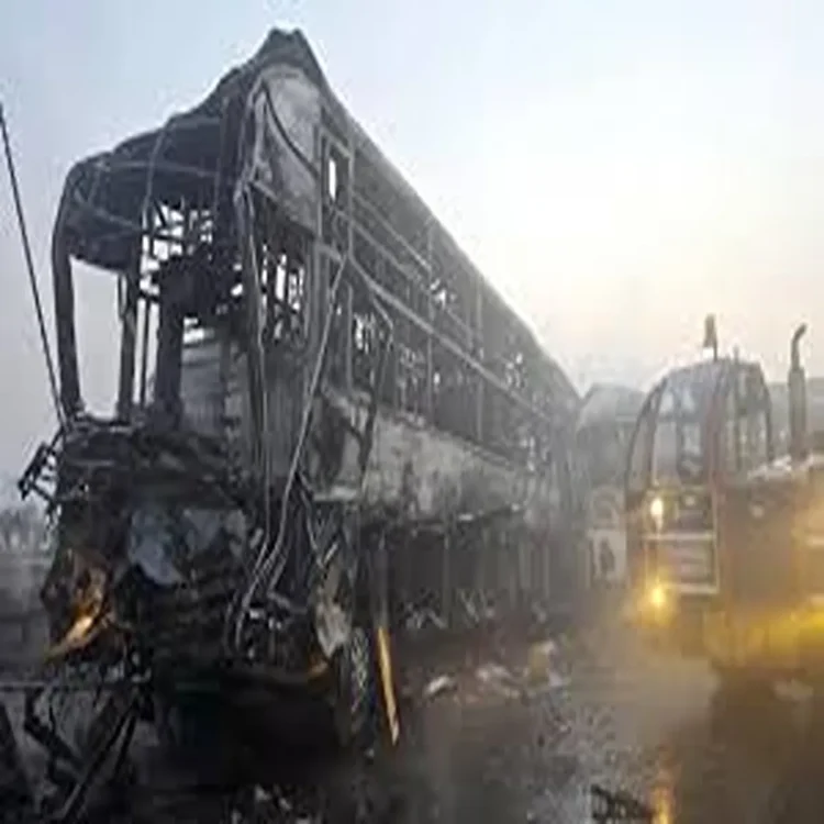 Delhi bus crash violent protest