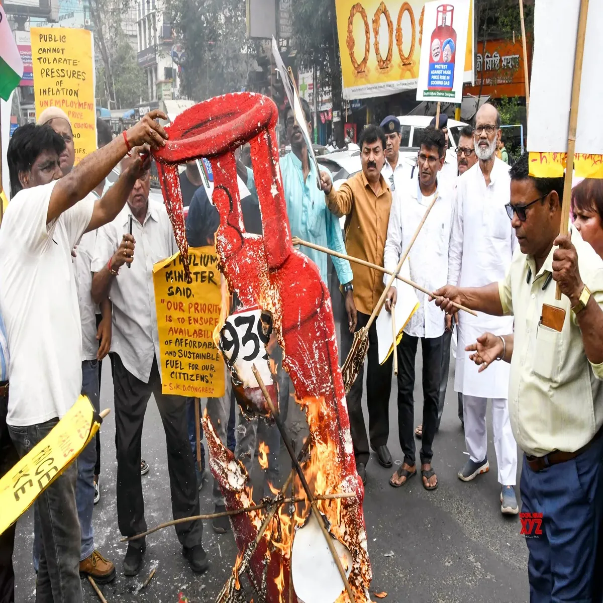 Lpg delhi congress workers protest across