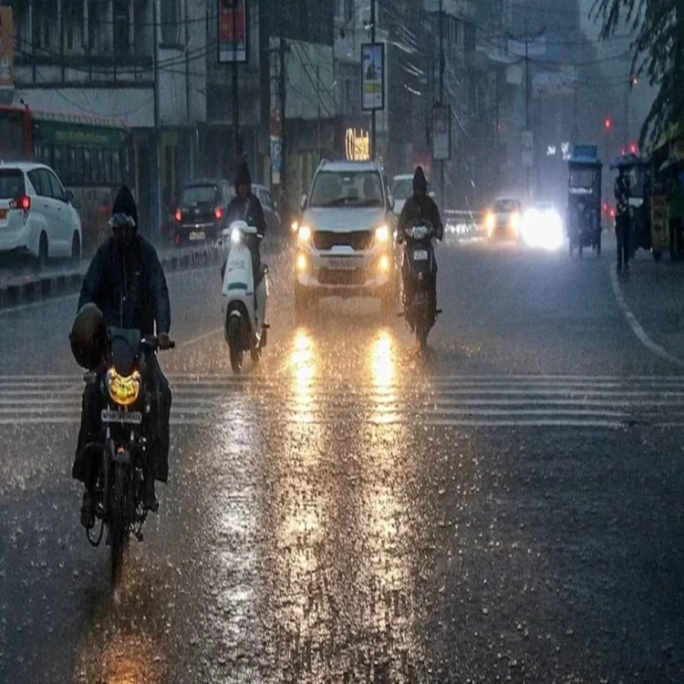 Delhi light rain after heavy showers