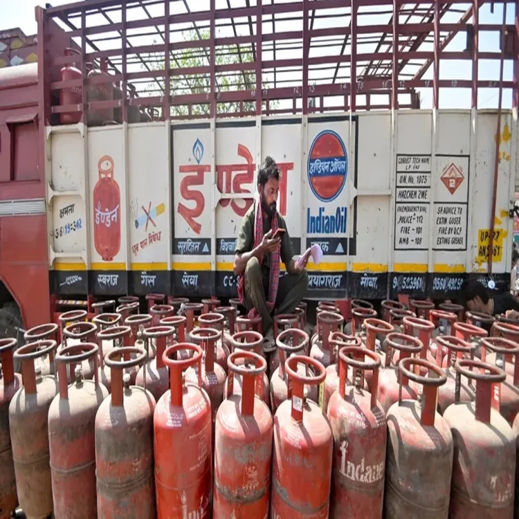 Delhi lpg supply increase for commercial use