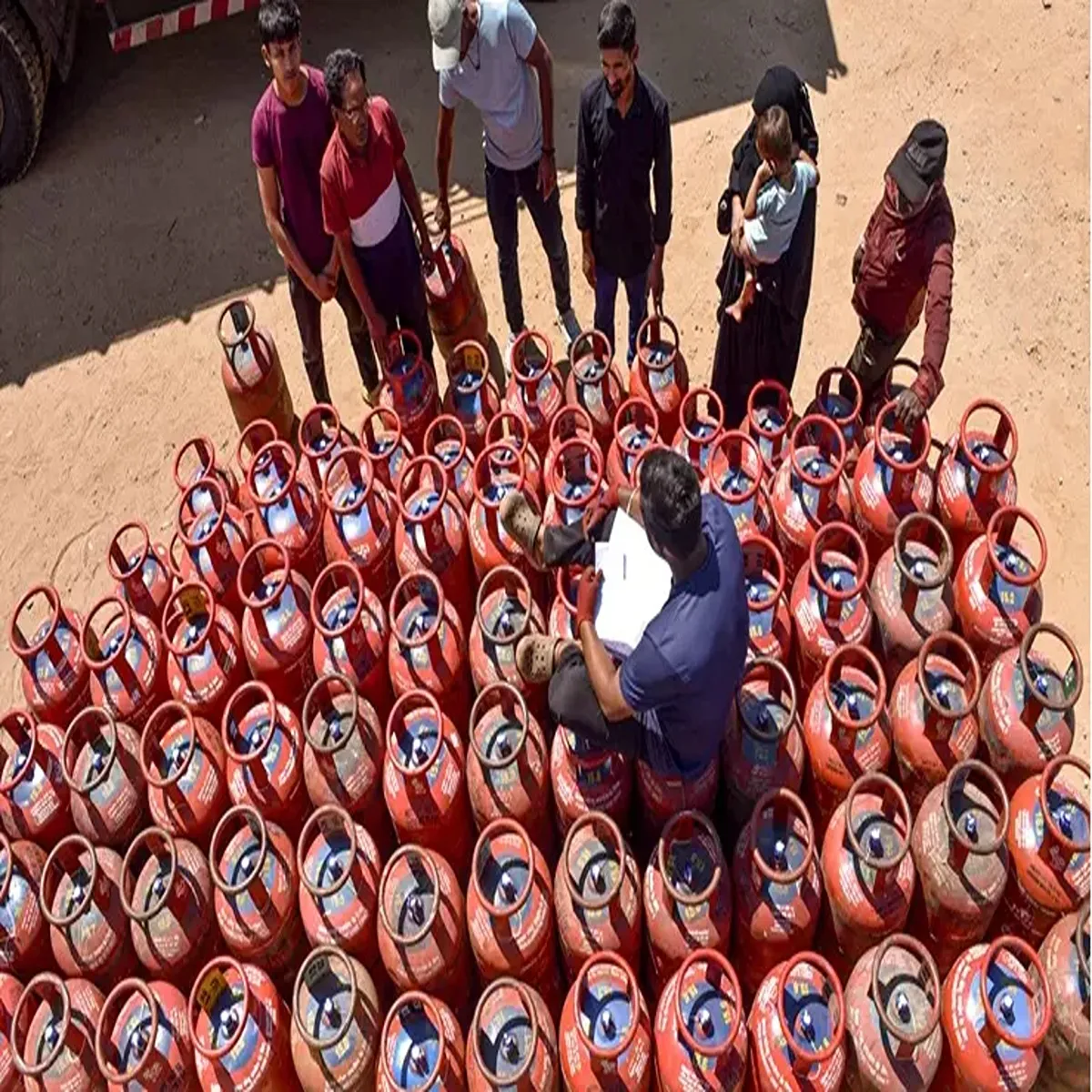 Gassupply delhi police increase security lpg