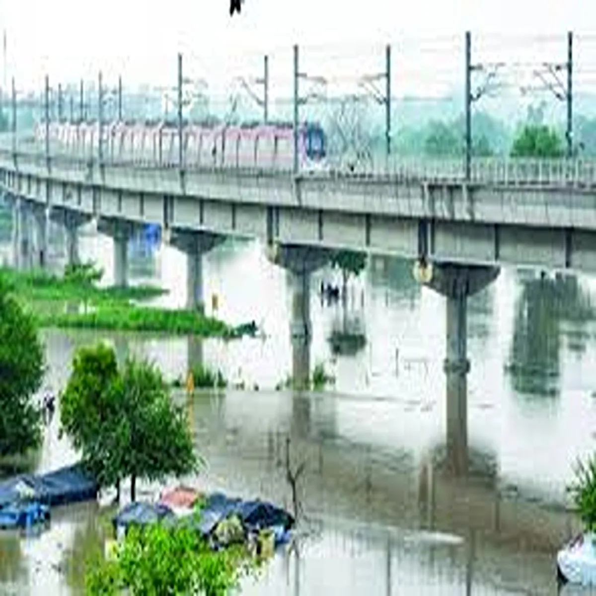 Floodcontrol delhi strengthens yamuna riverbanks reduce