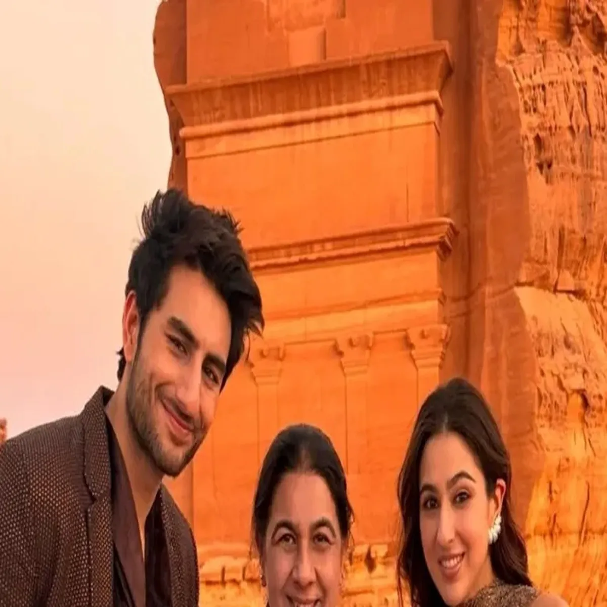 Entertainment sara ali khan palak tiwari