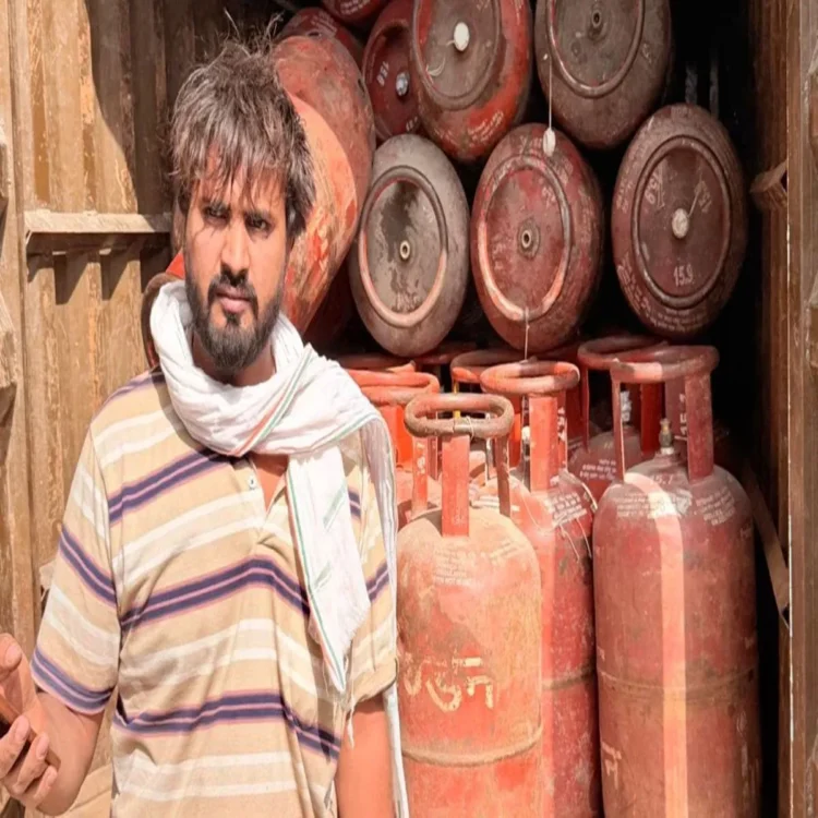 Illegal lpg delhi arrest