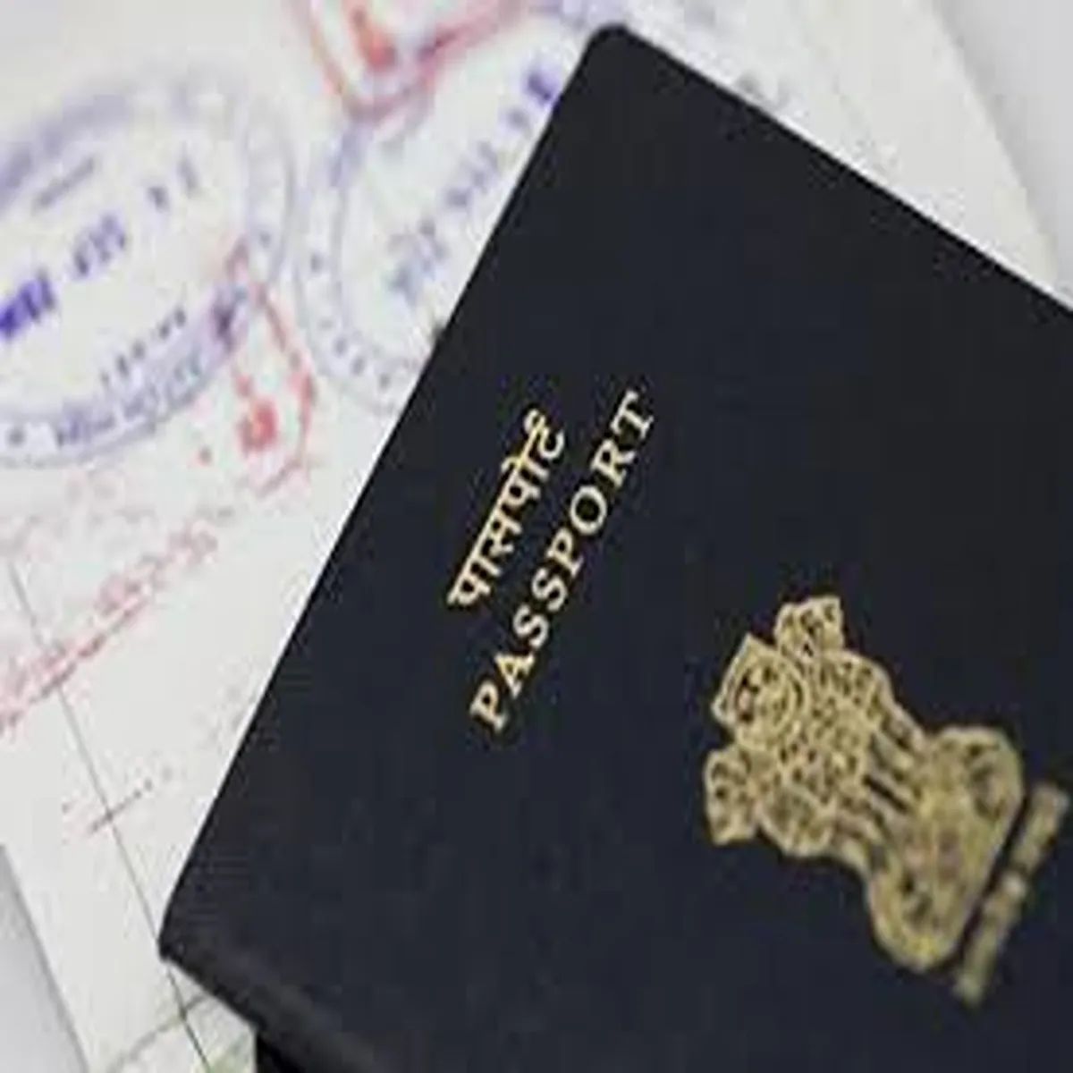 Immigration fake passport bid exposes cross