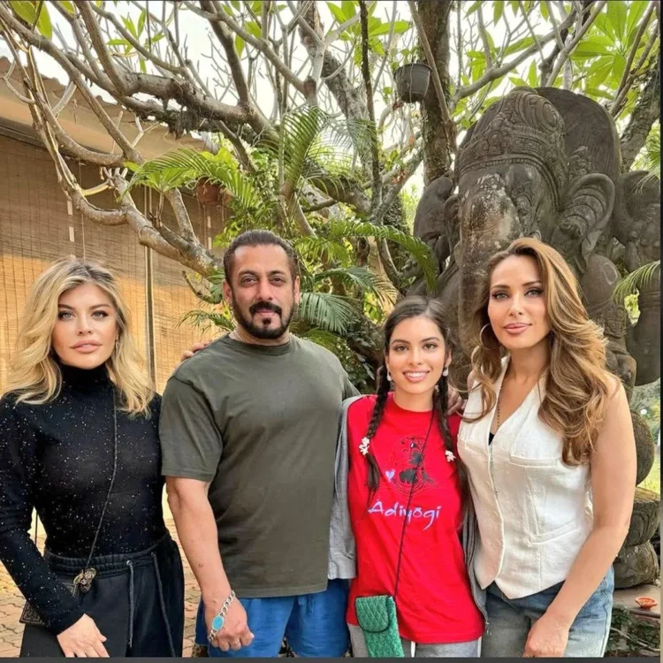 Iulia vantur salman khan family womens day