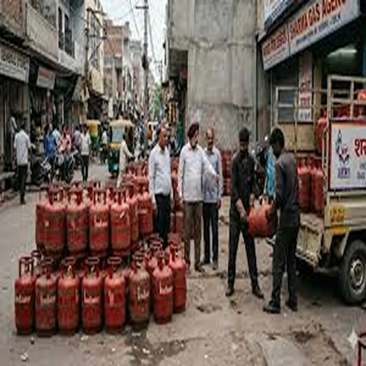 Lpg supply delhi no fuel shortage alert