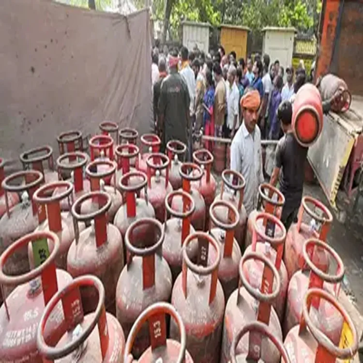 Maharashtra lpg black market crackdown