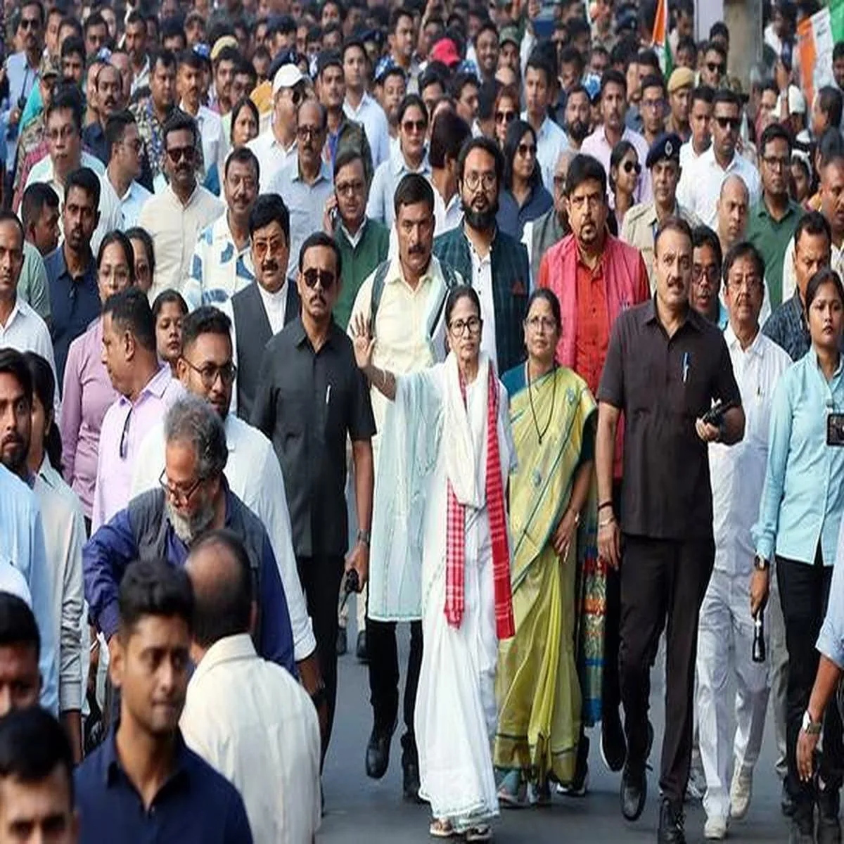 Politics mamata banerjee intensifies protest over