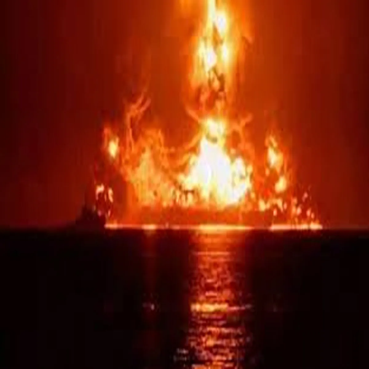 Maritimesecurity tanker fires reported after projectile