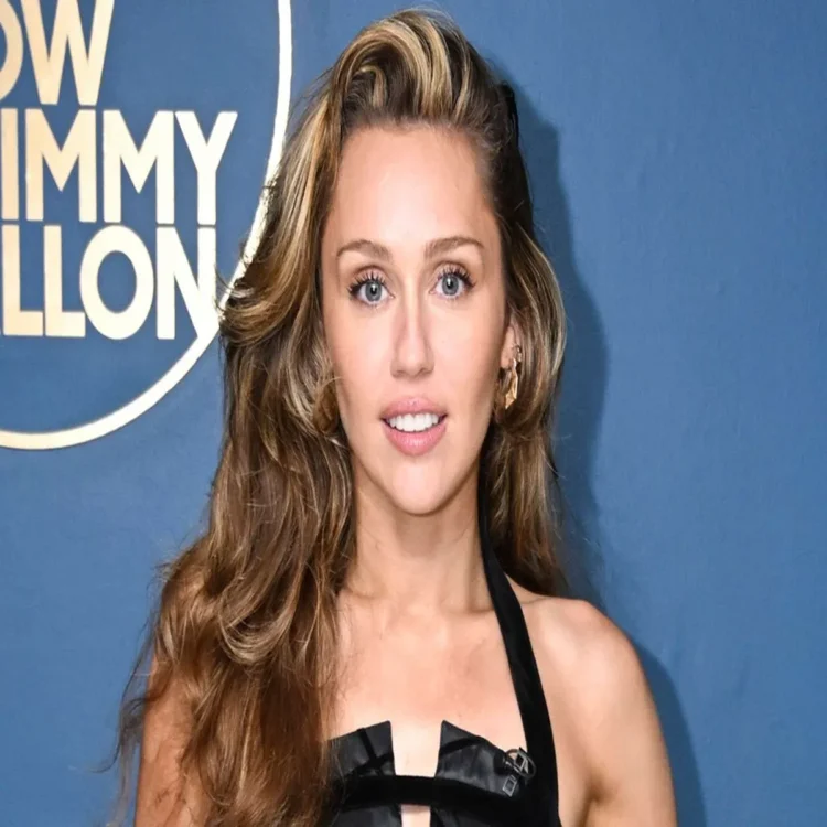 Miley cyrus early fame family