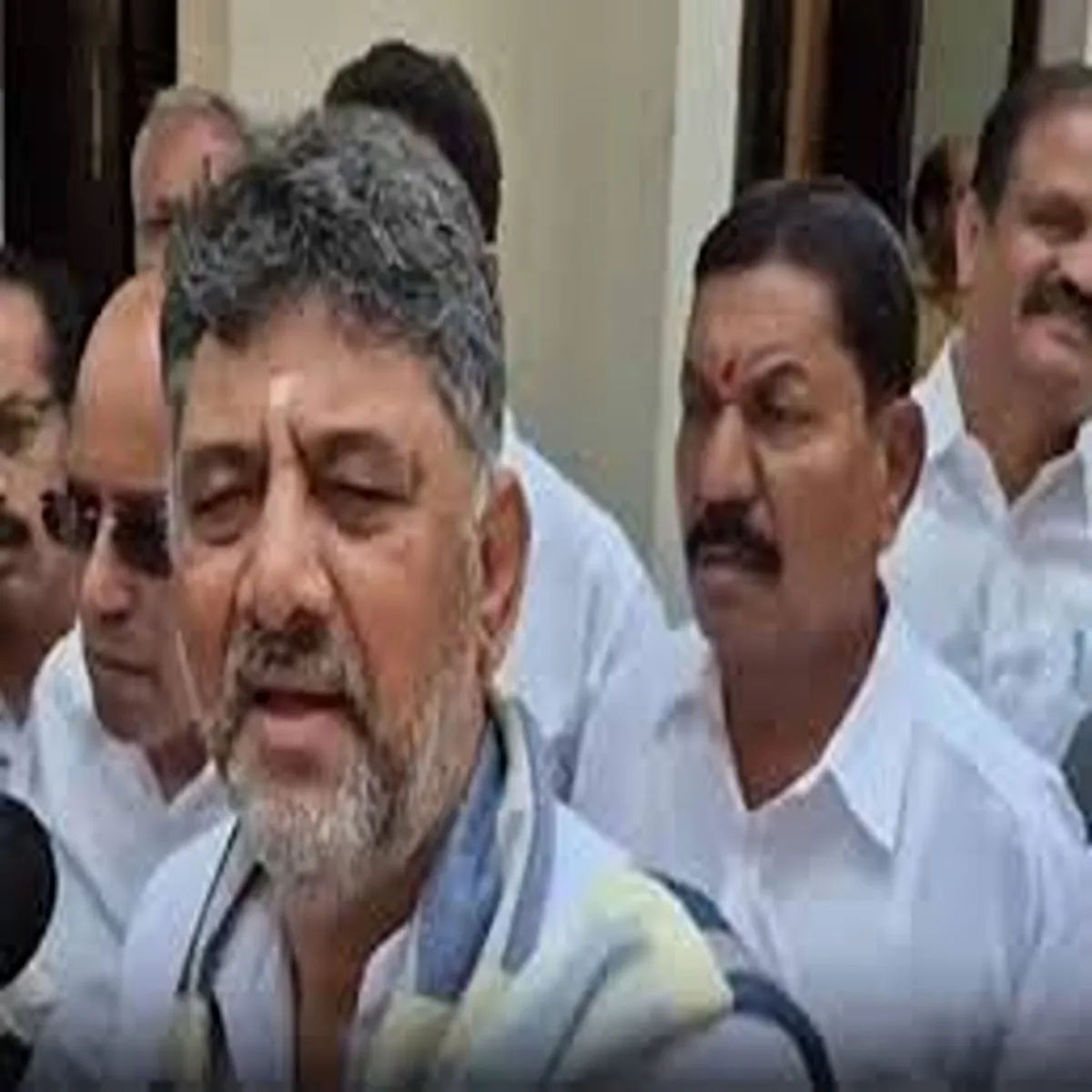 Politics odisha congress mlas reach bengaluru