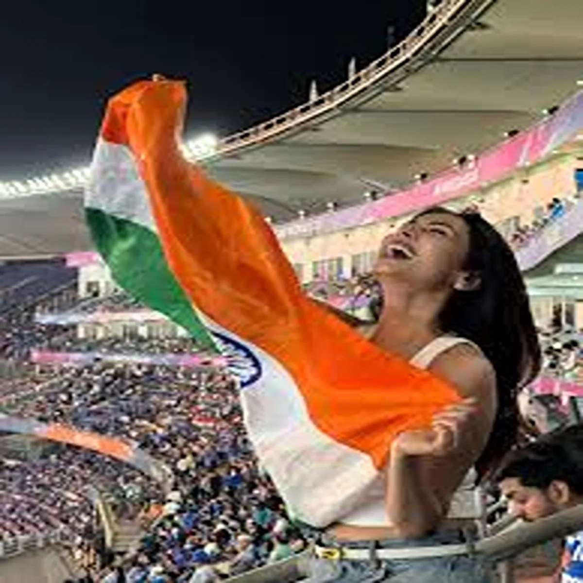 Bollywood fans serenade sonal chauhan iconic