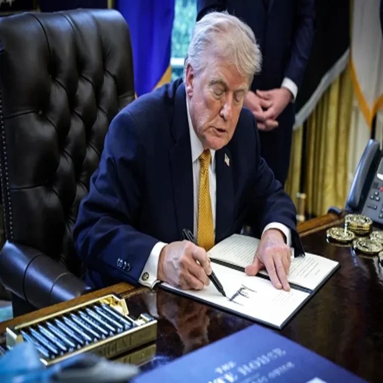 Trump signature us dollar bills