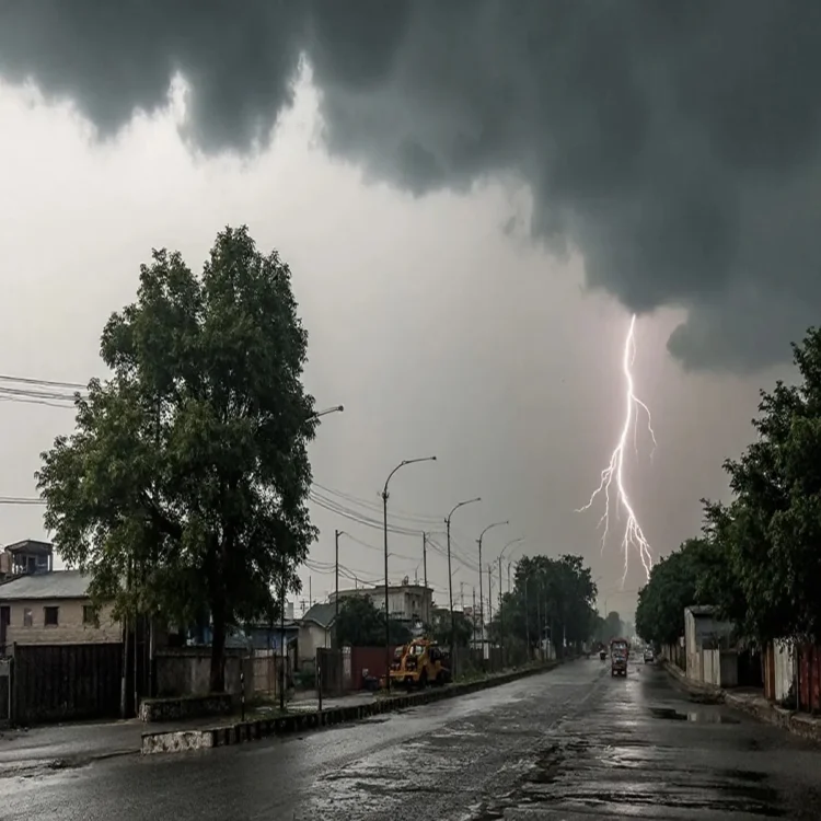 Weather alert up storm intensifies