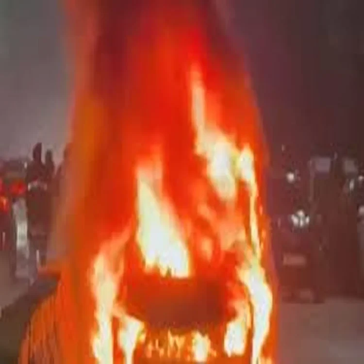 Accident car fire five killed