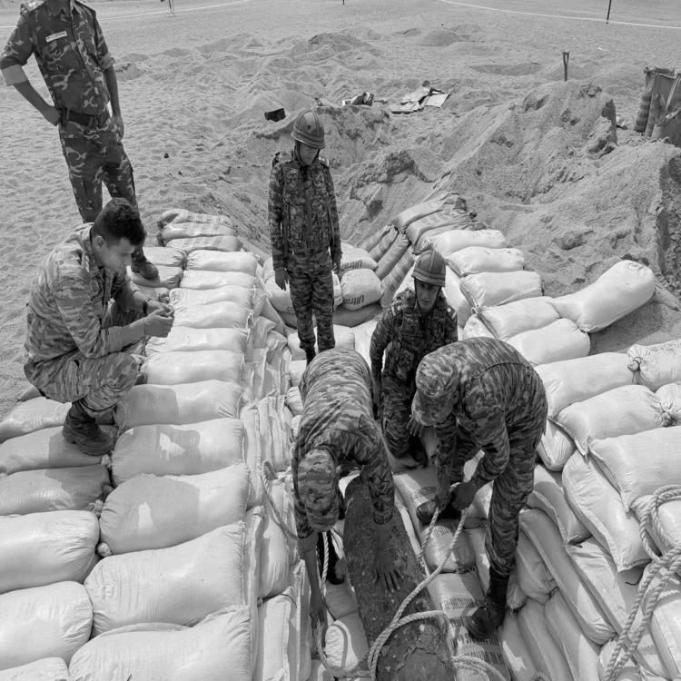Army defuses ww2 bomb riverbed